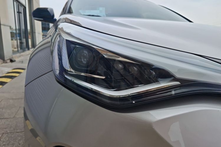 Used Toyota C-HR 2021 2.0L Luxury Edition Right Front Headlight