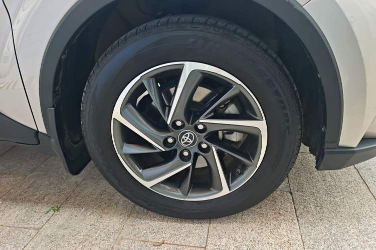 Used Toyota C-HR 2021 2.0L Luxury Edition Right Front Wheel Hub