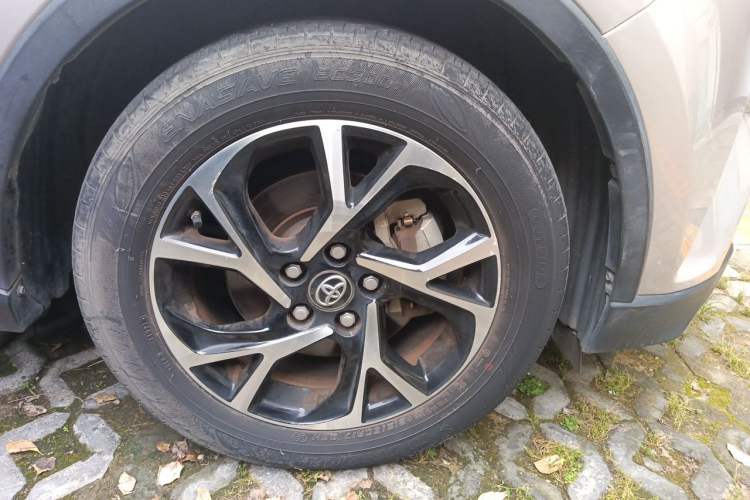 Used Toyota C-HR 2021 2.0L Luxury Edition Right Front Wheel Hub