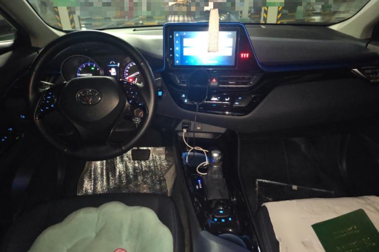 Used Toyota C-HR 2021 2.0L Luxury Edition Center Console