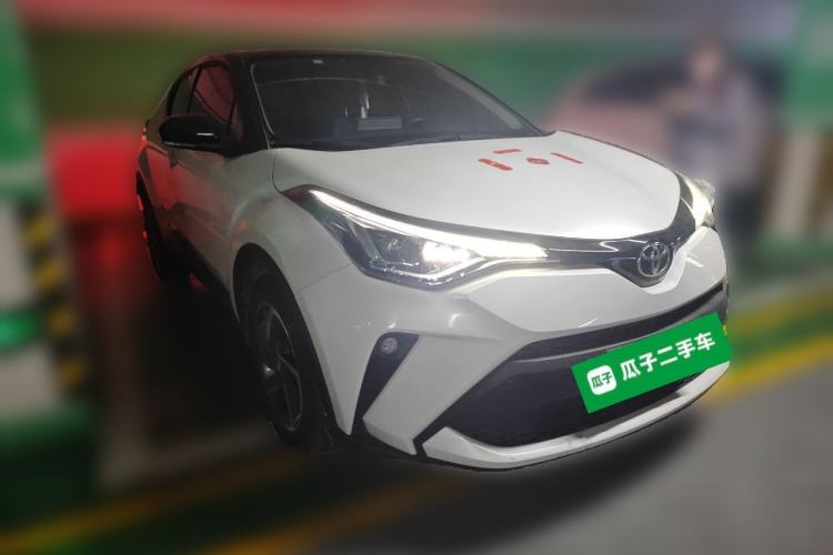 Used Toyota C-HR 2021 2.0L Luxury Edition Front Right 45 Deg