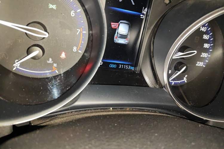 Used Toyota C-HR 2021 2.0L Luxury Edition Odometer Close Up