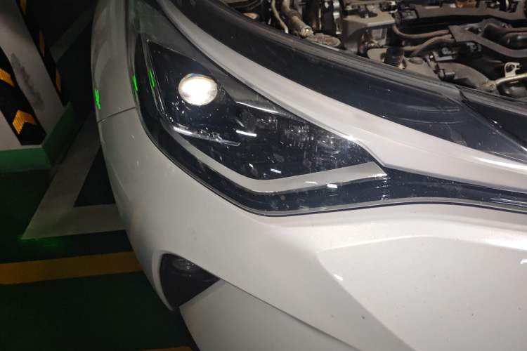 Used Toyota C-HR 2021 2.0L Luxury Edition Right Front Headlight