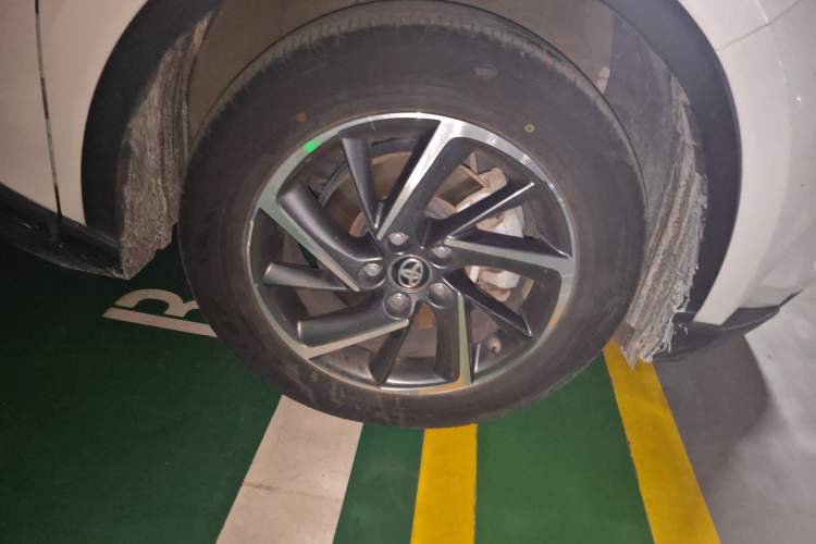 Used Toyota C-HR 2021 2.0L Luxury Edition Right Front Wheel Hub