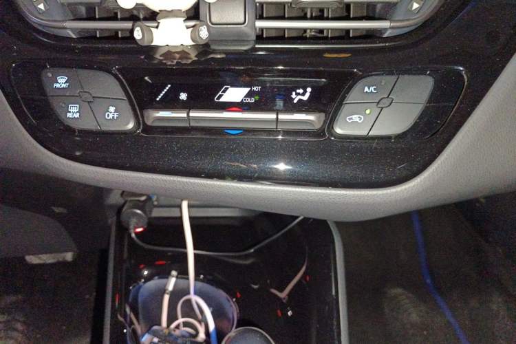 Used Toyota C-HR 2021 2.0L Luxury Edition Audio And AC Panel