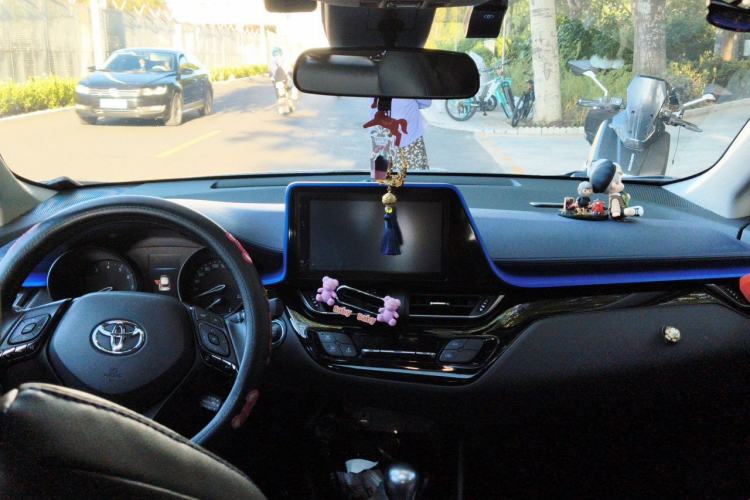 Used Toyota C-HR 2021 2.0L Luxury Edition Center Console