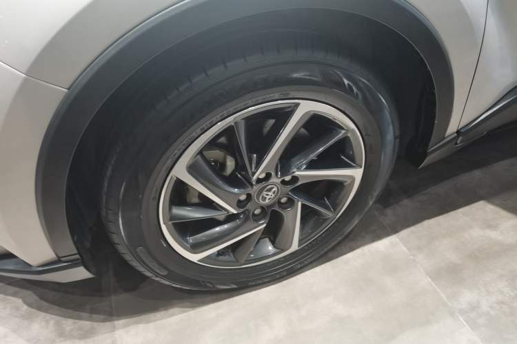 Used Toyota C-HR 2021 2.0L Luxury Edition Exterior 7