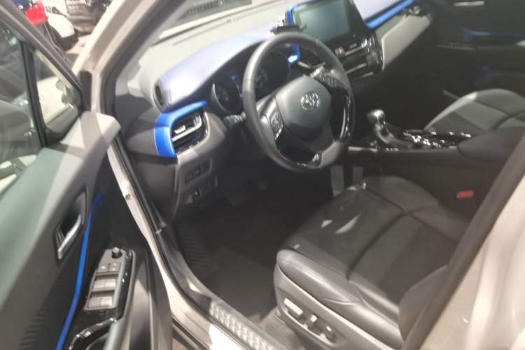 Used Toyota C-HR 2021 2.0L Luxury Edition Interior 3