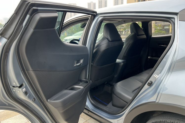 Used Toyota C-HR 2021 2.0L Luxury Edition Interior 3