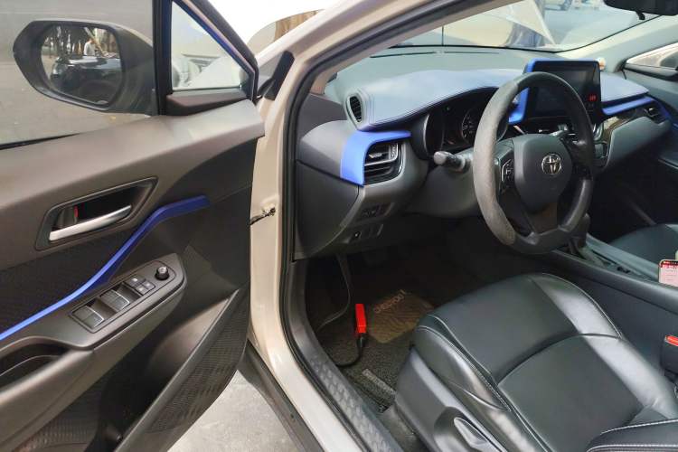 Used Toyota C-HR 2021 2.0L Comfort Edition Interior 3