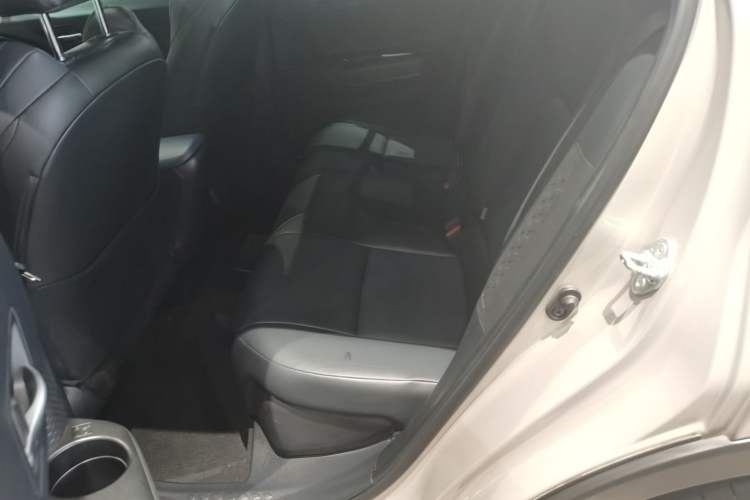 Used Toyota C-HR 2021 2.0L Luxury Edition Interior 4