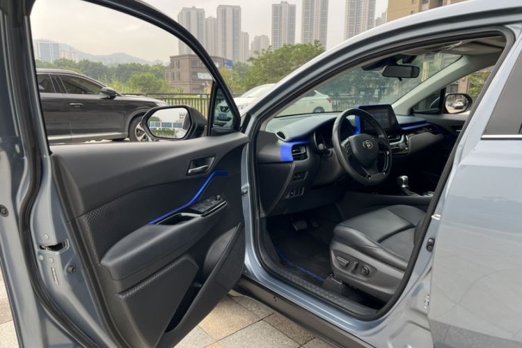 Used Toyota C-HR 2021 2.0L Luxury Edition Interior 4