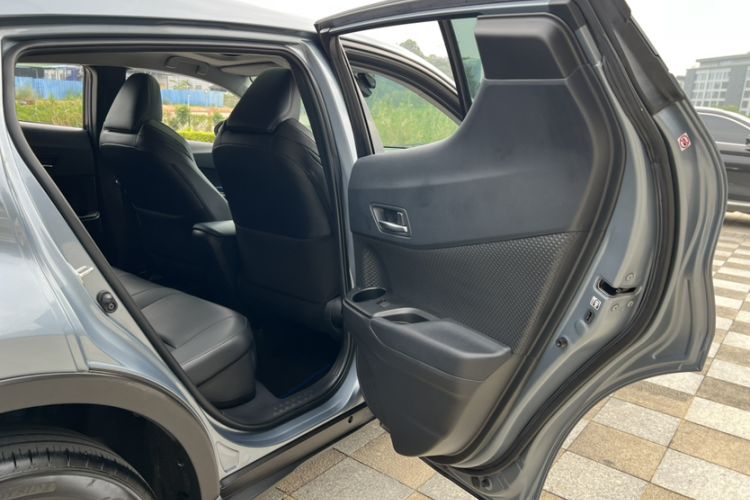 Used Toyota C-HR 2021 2.0L Luxury Edition Interior 5