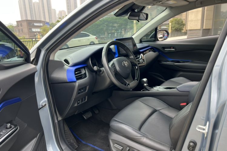Used Toyota C-HR 2021 2.0L Luxury Edition Interior 6