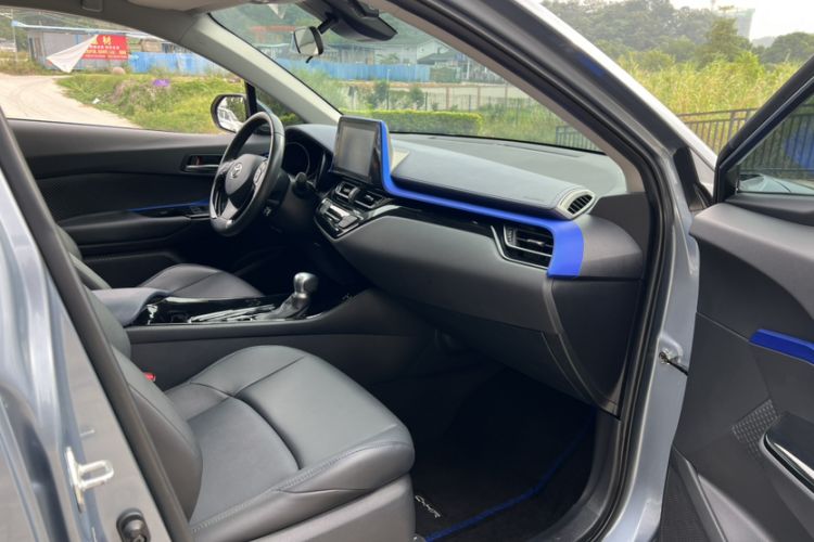 Used Toyota C-HR 2021 2.0L Luxury Edition Interior 8