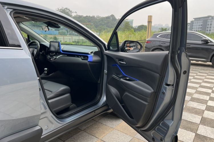 Used Toyota C-HR 2021 2.0L Luxury Edition Interior 9