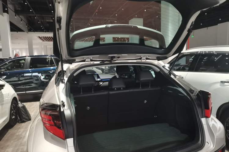 Used Toyota C-HR 2021 2.0L Luxury Edition Trunk