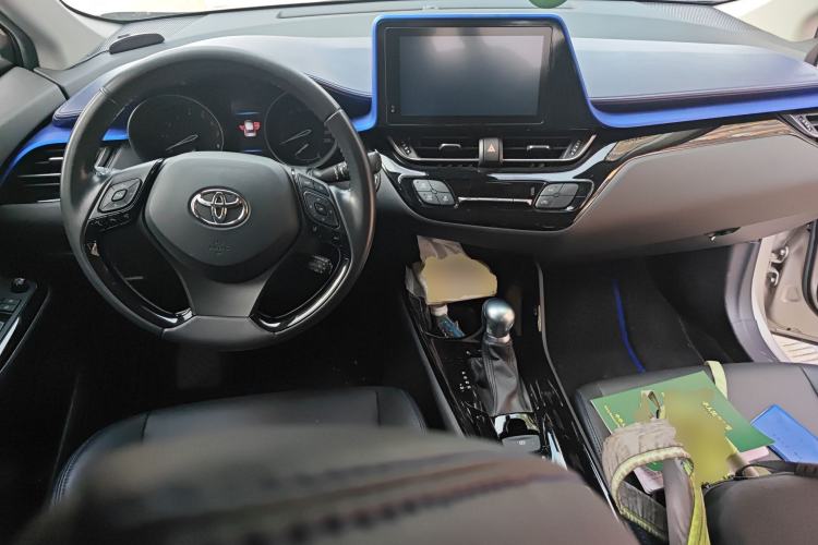 Used Toyota C-HR 2021 2.0L Luxury Edition Center Console