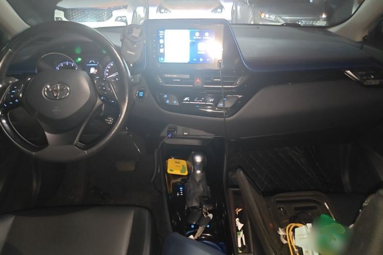 Used Toyota C-HR 2021 2.0L Luxury Edition Center Console