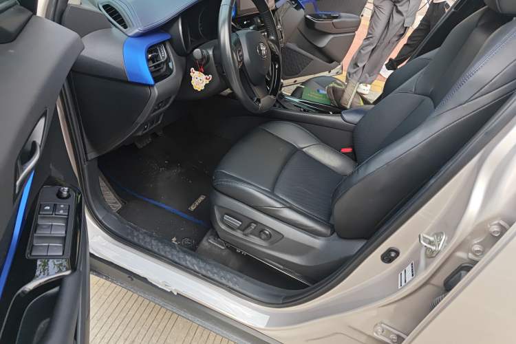Used Toyota C-HR 2021 2.0L Luxury Edition Left Front Seat