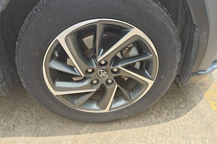 Used Toyota C-HR 2021 2.0L Luxury Edition Right Front Wheel Hub