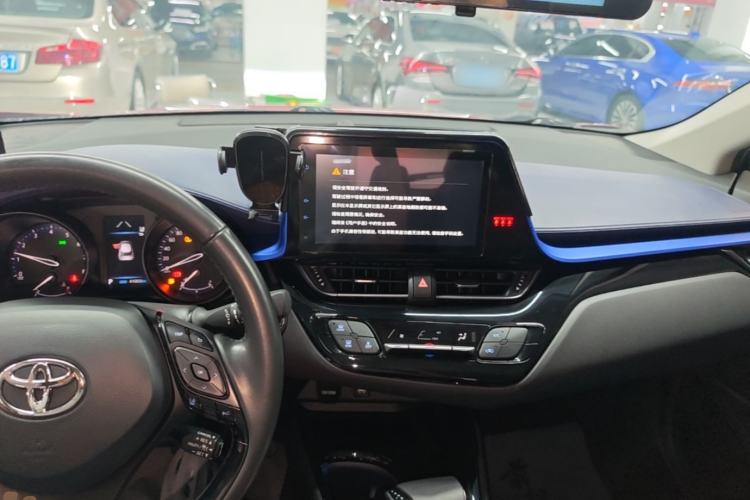 Used Toyota C-HR 2021 2.0L Luxury Edition Center Console
