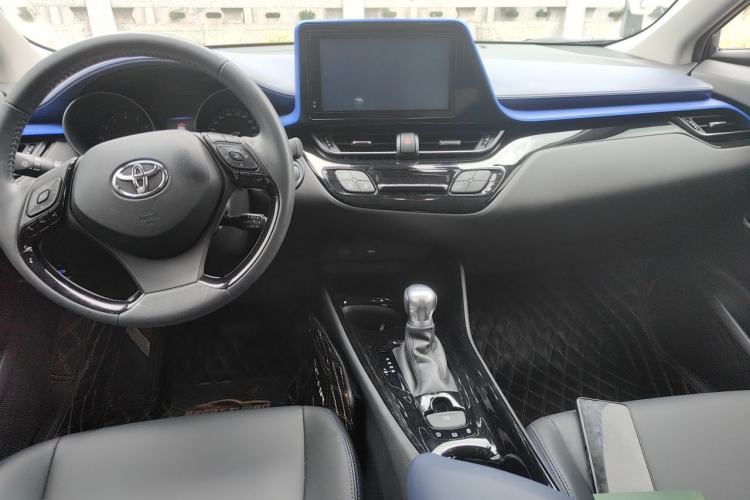 Used Toyota C-HR 2021 2.0L Luxury Edition Center Console