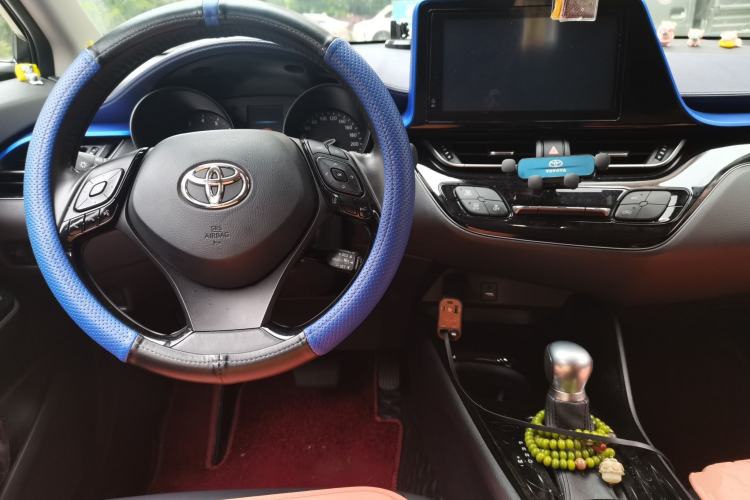 Used Toyota C-HR 2021 2.0L Luxury Edition Center Console