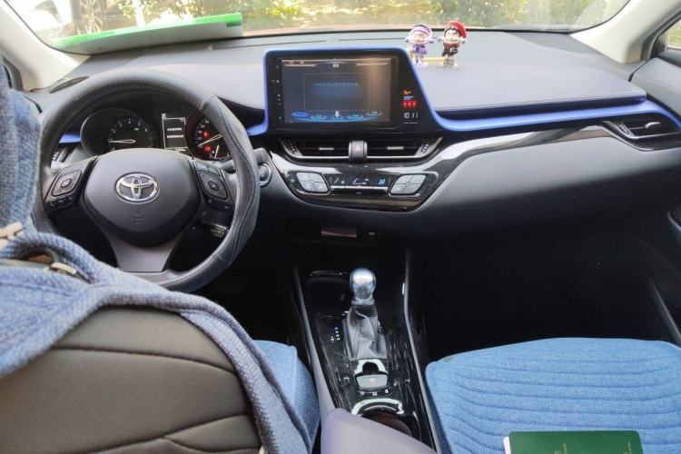 Used Toyota C-HR 2021 2.0L Comfort Edition Center Console