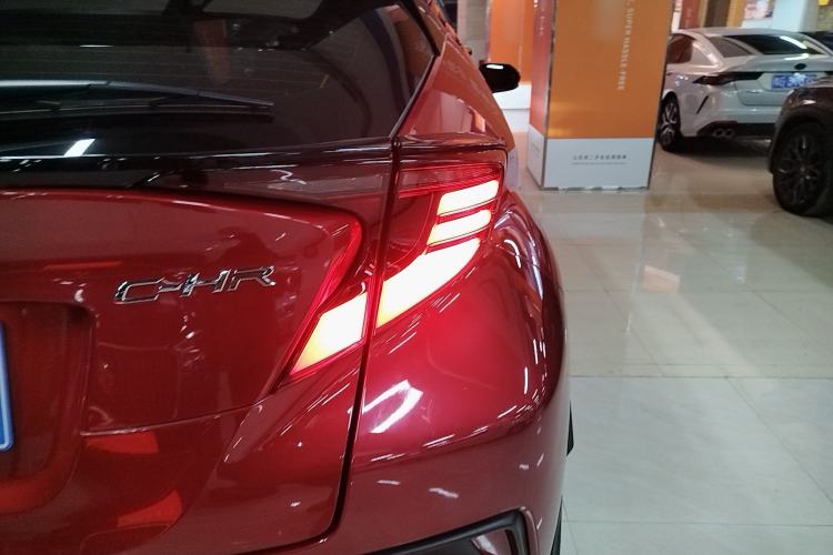 Used Toyota C-HR 2021 2.0L Luxury Edition Exterior 3
