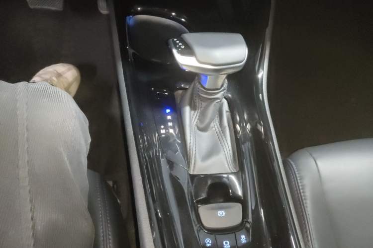Used Toyota C-HR 2021 2.0L Luxury Edition Gear Lever