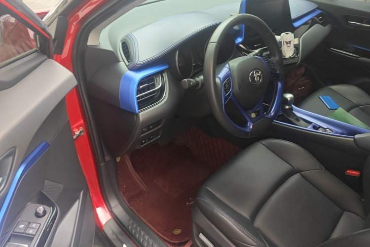 Used Toyota C-HR 2021 2.0L Luxury Edition Interior 3