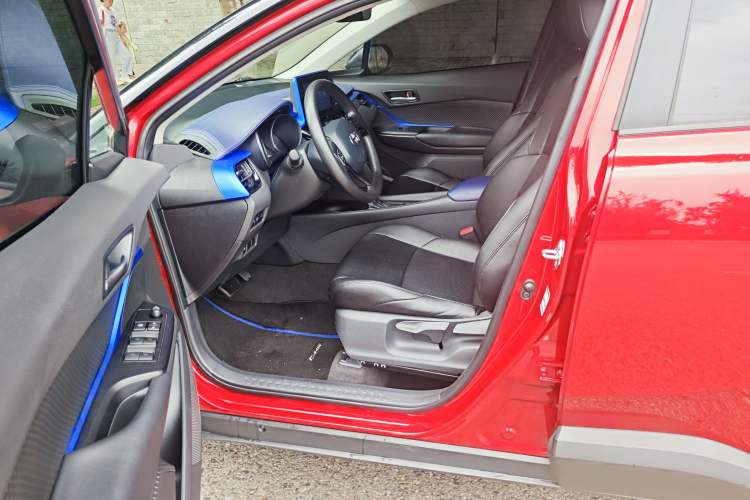 Used Toyota C-HR 2021 2.0L Comfort Edition Interior 5