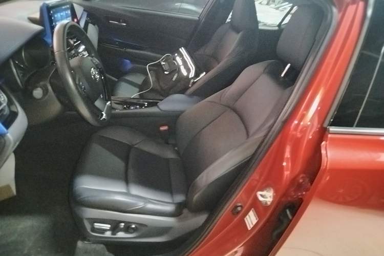 Used Toyota C-HR 2021 2.0L Luxury Edition Left Front Seat