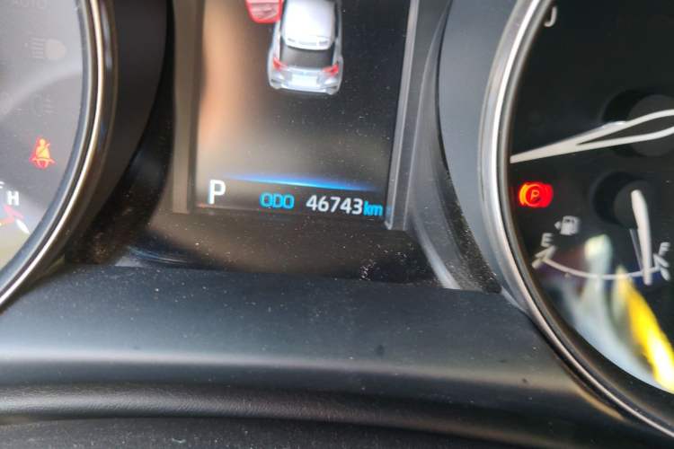 Used Toyota C-HR 2021 2.0L Luxury Edition Odometer Close Up