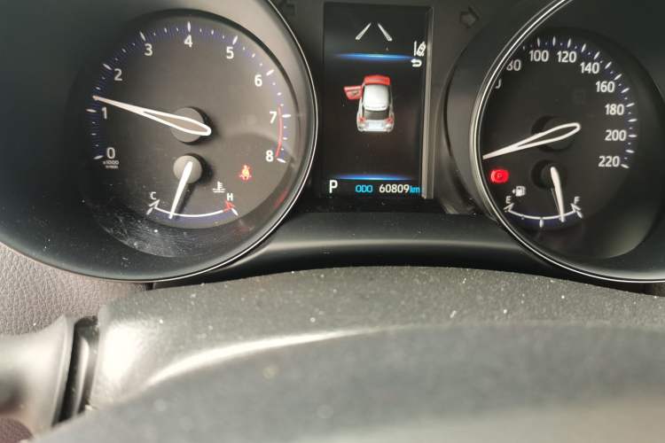 Used Toyota C-HR 2021 2.0L Luxury Edition Odometer Close Up