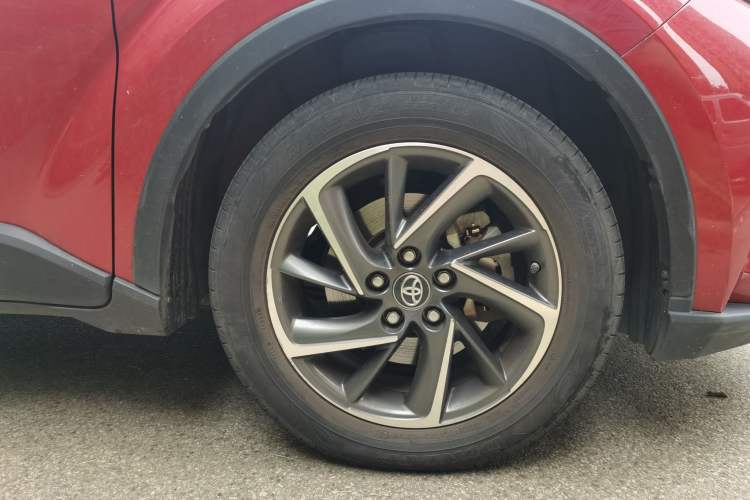 Used Toyota C-HR 2021 2.0L Luxury Edition Right Front Wheel Hub