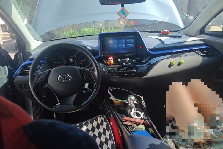 Used Toyota C-HR 2021 2.0L Luxury Edition Center Console