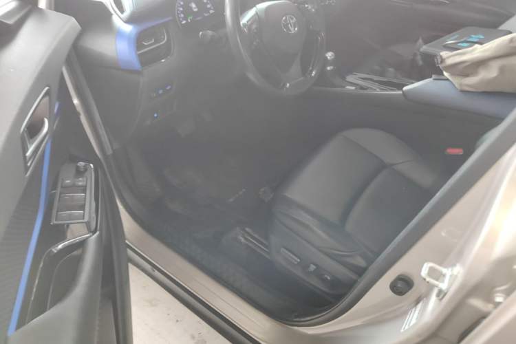 Used Toyota C-HR 2021 Dual-Motor 2.0L E-CVT Luxury Edition Driver Seat