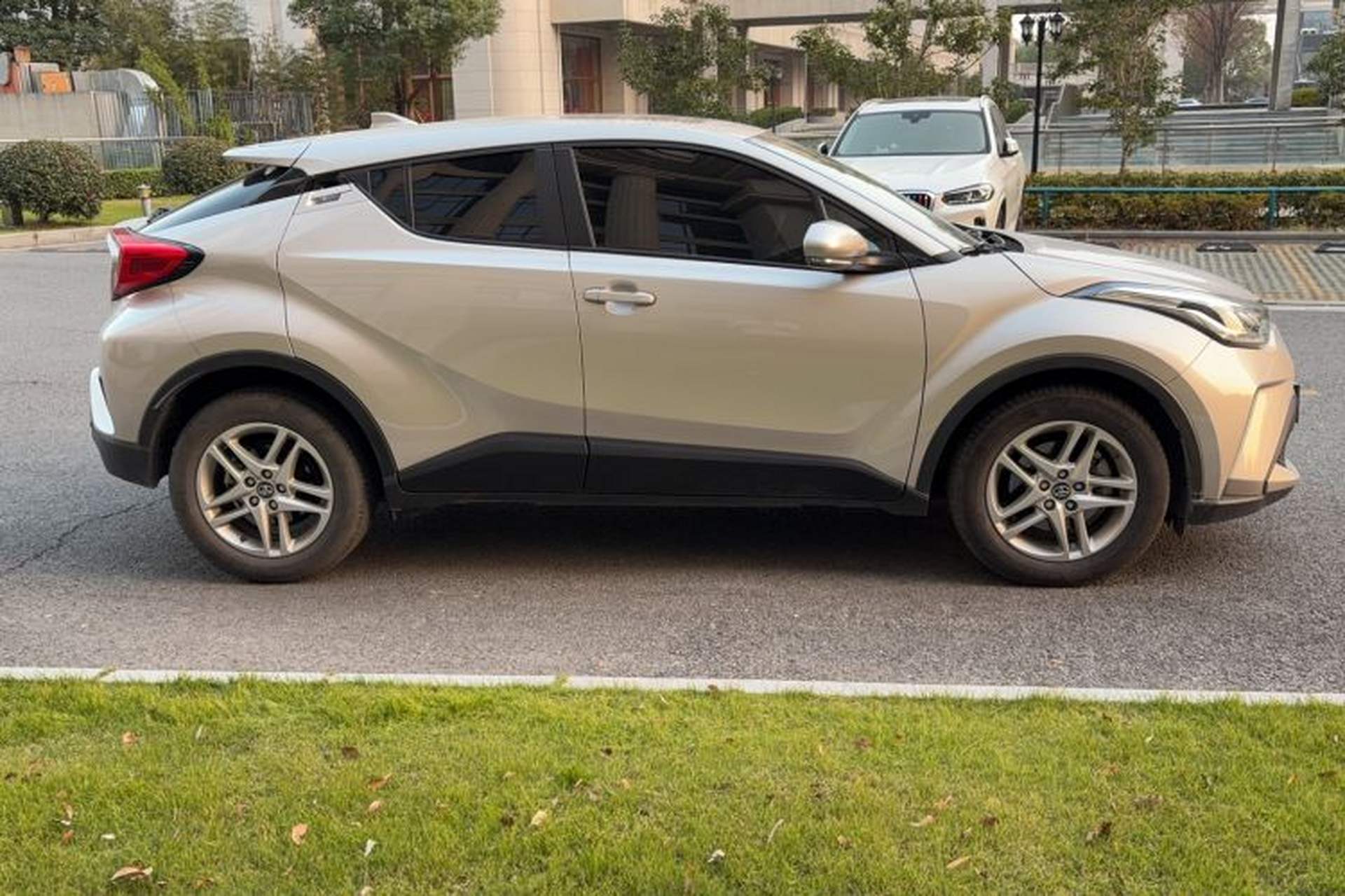 Used Toyota C-HR 2021 2.0L Comfort Edition Exterior 3