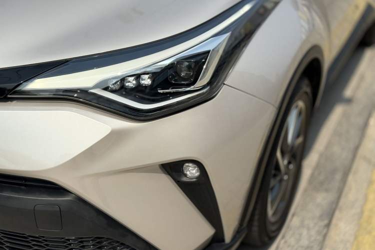 Used Toyota C-HR 2021 2.0L Luxury Edition Exterior 8
