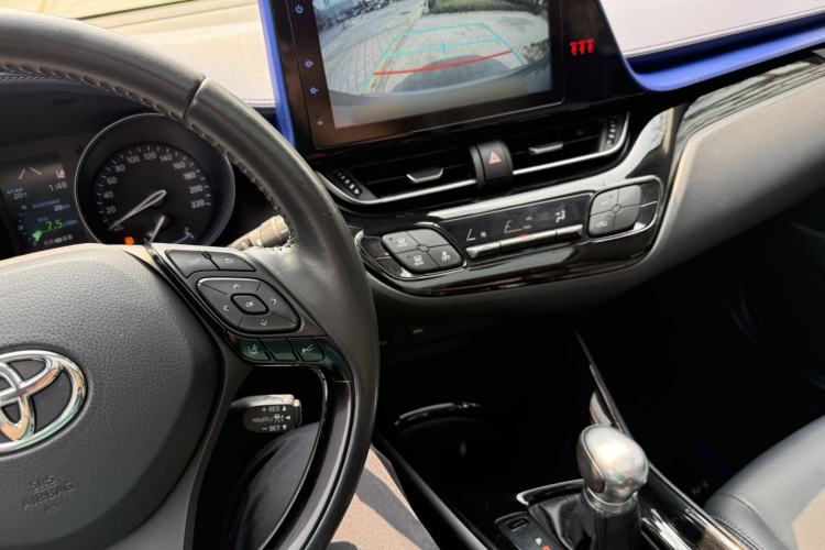 Used Toyota C-HR 2021 2.0L Luxury Edition Interior 10