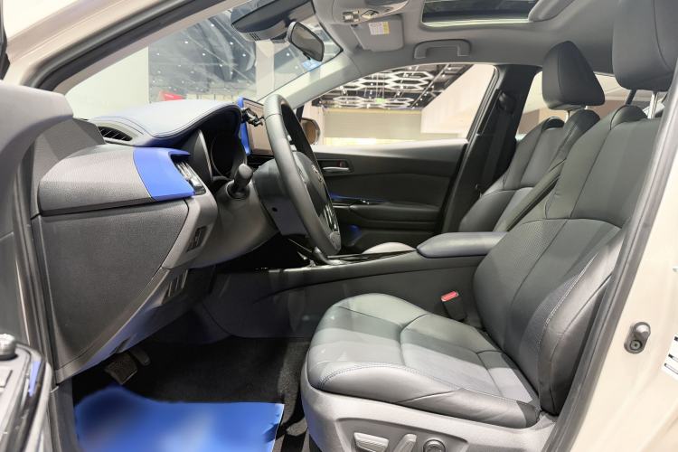Used Toyota C-HR 2021 2.0L Luxury Edition Interior 2