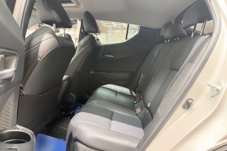 Used Toyota C-HR 2021 2.0L Luxury Edition Interior 3