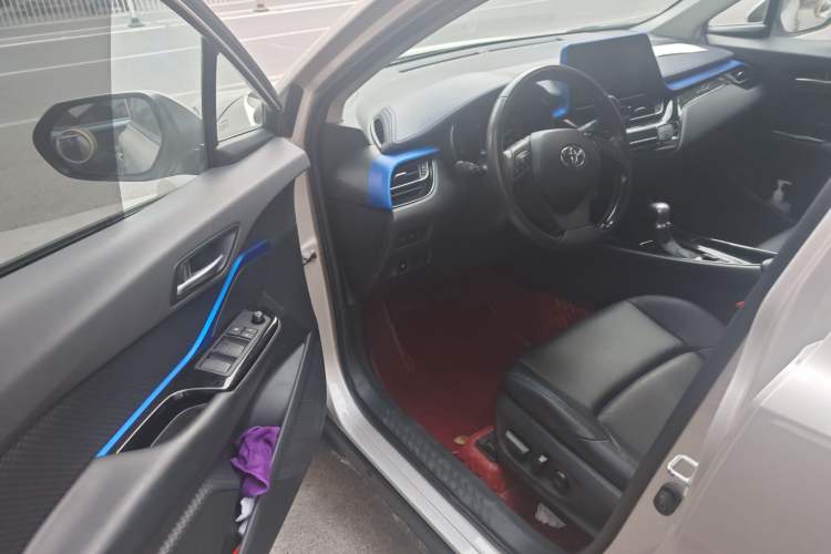 Used Toyota C-HR 2021 2.0L Luxury Edition Interior 3