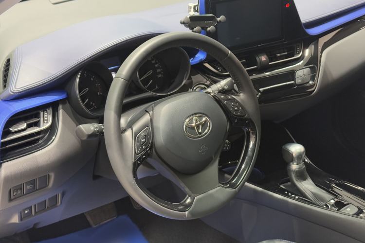 Used Toyota C-HR 2021 2.0L Luxury Edition Interior 4