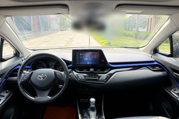Used Toyota C-HR 2021 2.0L Luxury Edition Interior 4