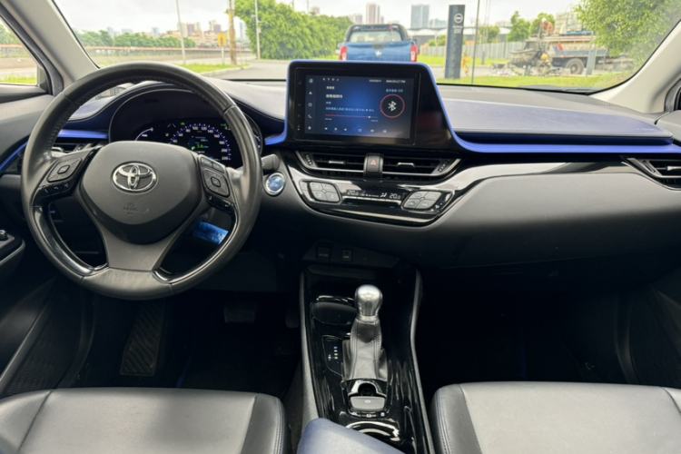 Used Toyota C-HR 2021 Dual-Motor 2.0L E-CVT Luxury Edition Interior 5