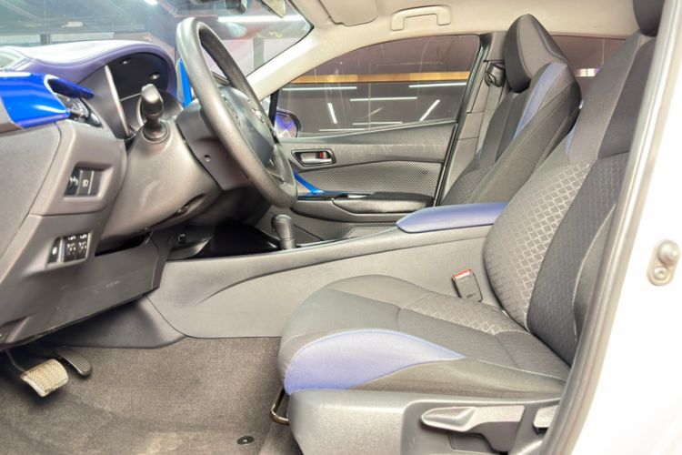 Used Toyota C-HR 2021 2.0L Comfort Edition Interior 5
