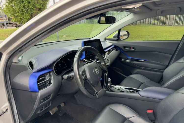 Used Toyota C-HR 2021 Dual-Motor 2.0L E-CVT Luxury Edition Interior 7